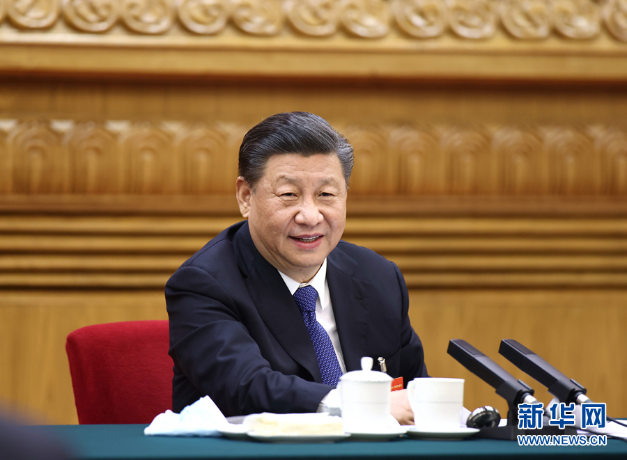 3月5日，中共中央總書記、國家主席、中央軍委主席習(xí)近平參加十三屆全國人大四次會(huì)議內(nèi)蒙古代表團(tuán)的審議。新華社記者 鞠鵬 攝